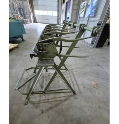 Manual foot-operated punching machine